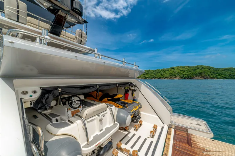Slide: The Image of Azimut 77S 2017 - 65