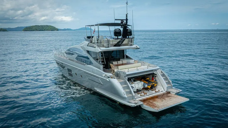 Slide: The Image of Azimut 77S 2017 - 126