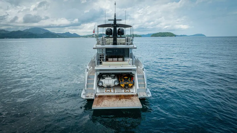 Slide: The Image of Azimut 77S 2017 - 127