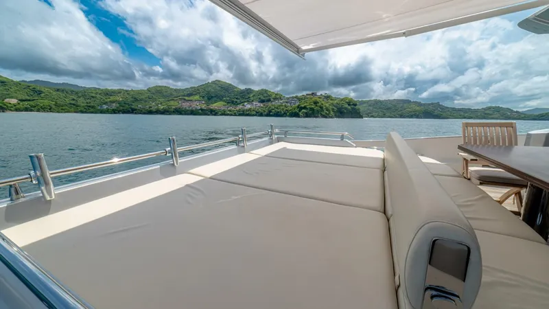 Slide: The Image of Azimut 77S 2017 - 34