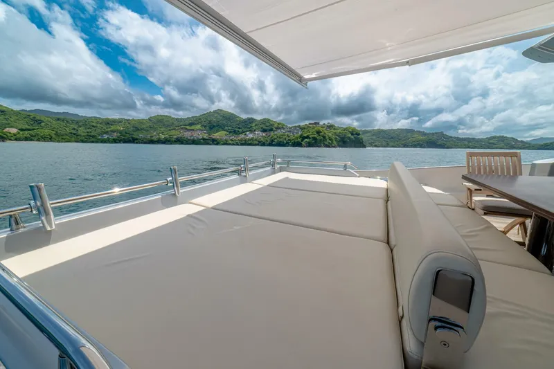 Slide: The Image of Azimut 77S 2017 - 34