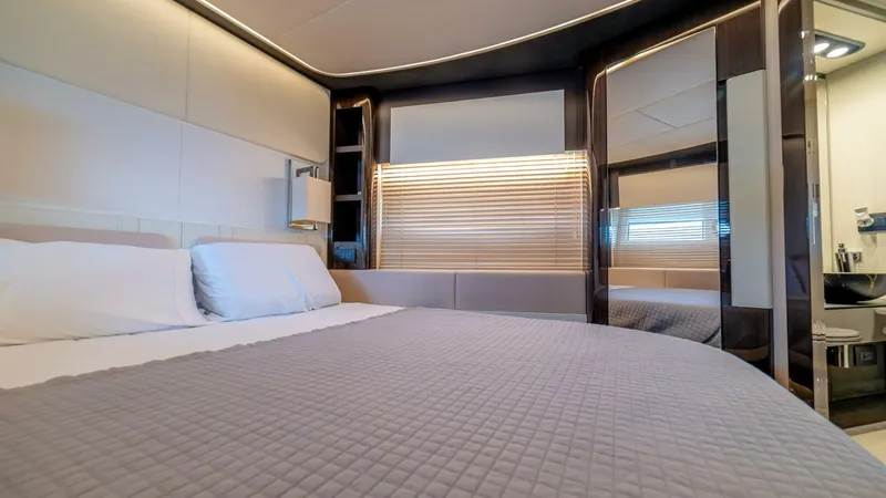 Slide: The Image of Azimut 77S 2017 - 72
