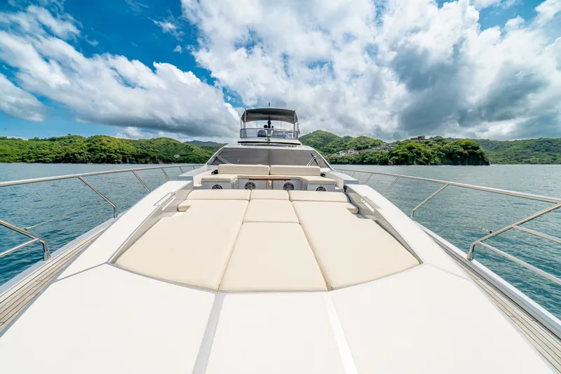 Slide: The Image of Azimut 77S 2017 - 44