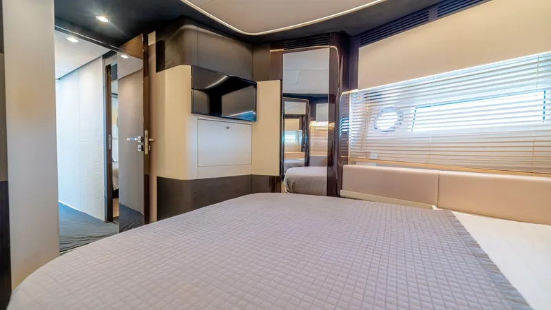 Slide: The Image of Azimut 77S 2017 - 70