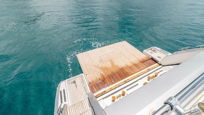 Slide: The Image of Azimut 77S 2017 - 61