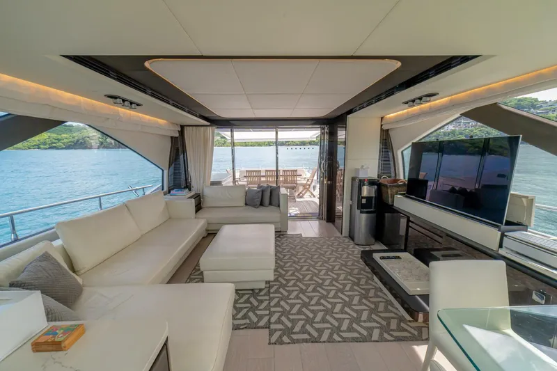 Slide: The Image of Azimut 77S 2017 - 17