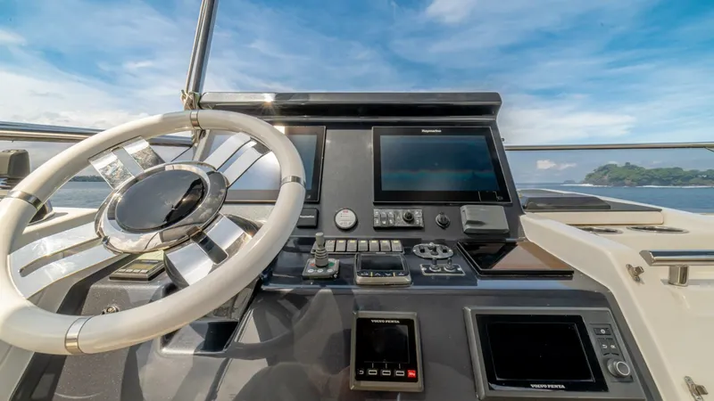 Slide: The Image of Azimut 77S 2017 - 55