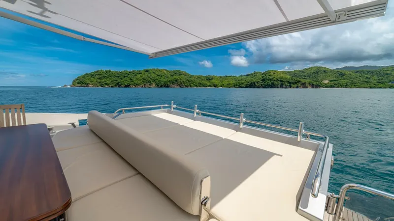 Slide: The Image of Azimut 77S 2017 - 32