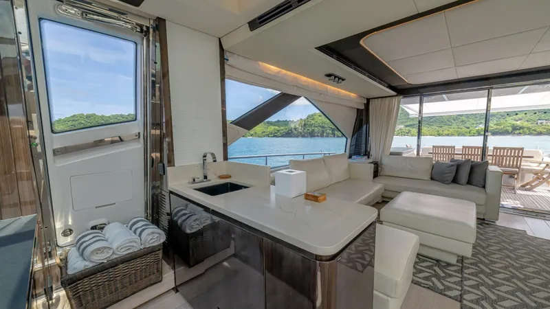 Slide: The Image of Azimut 77S 2017 - 16