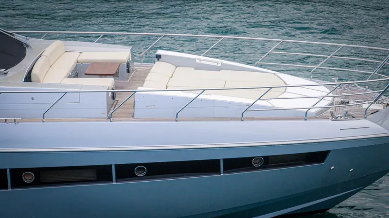 Slide: The Image of Azimut 77S 2017 - 143