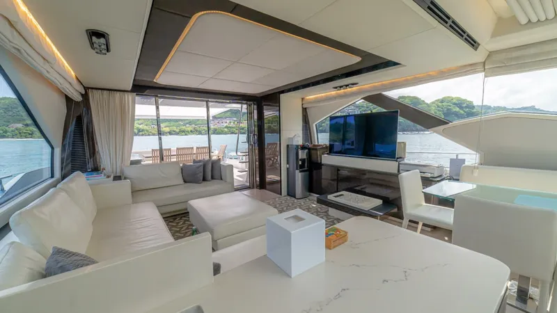 Slide: The Image of Azimut 77S 2017 - 18