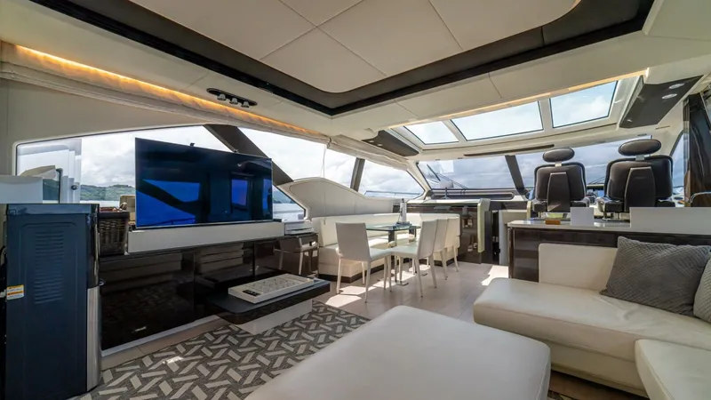 Slide: The Image of Azimut 77S 2017 - 8