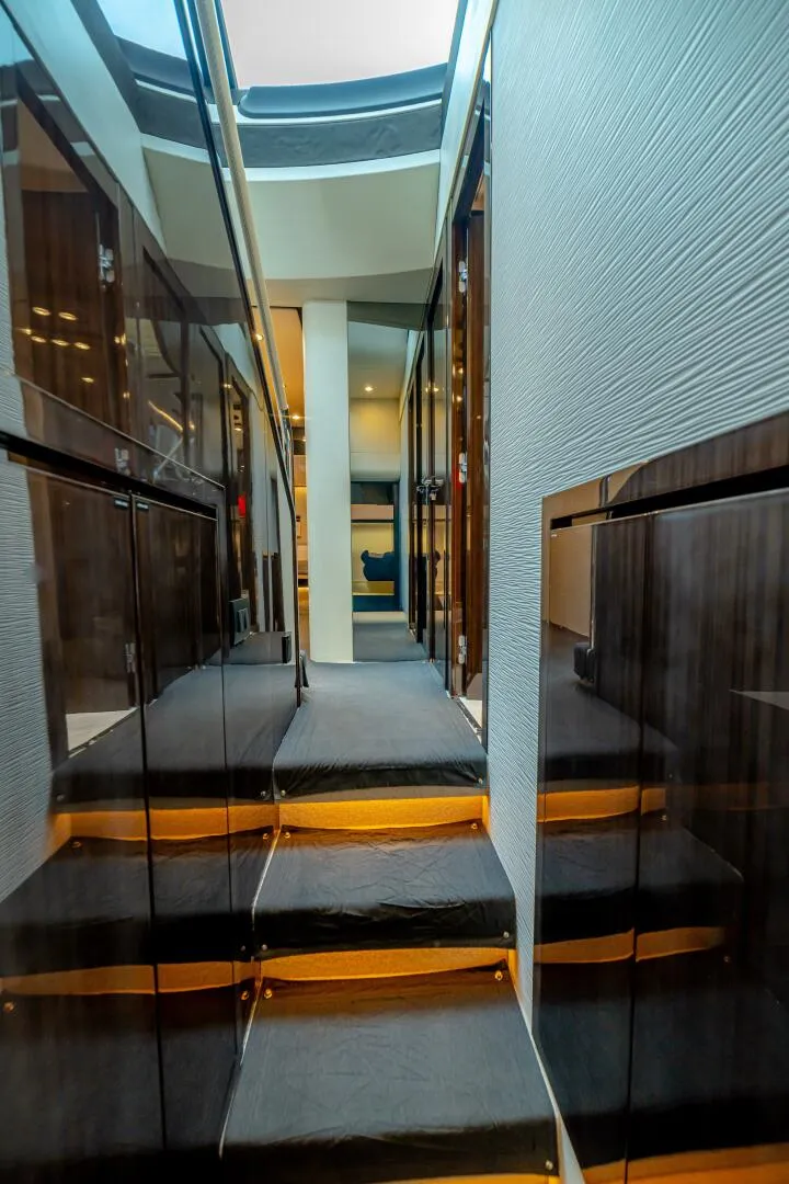 Slide: The Image of Azimut 77S 2017 - 101