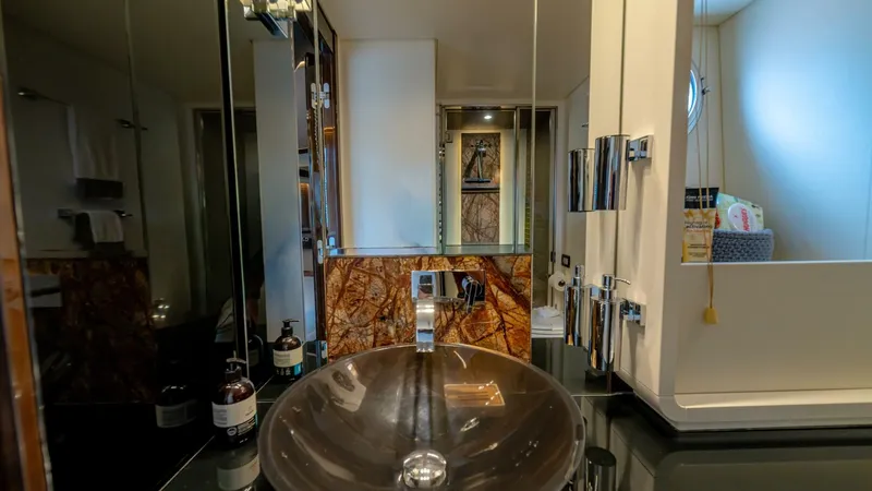 Slide: The Image of Azimut 77S 2017 - 98