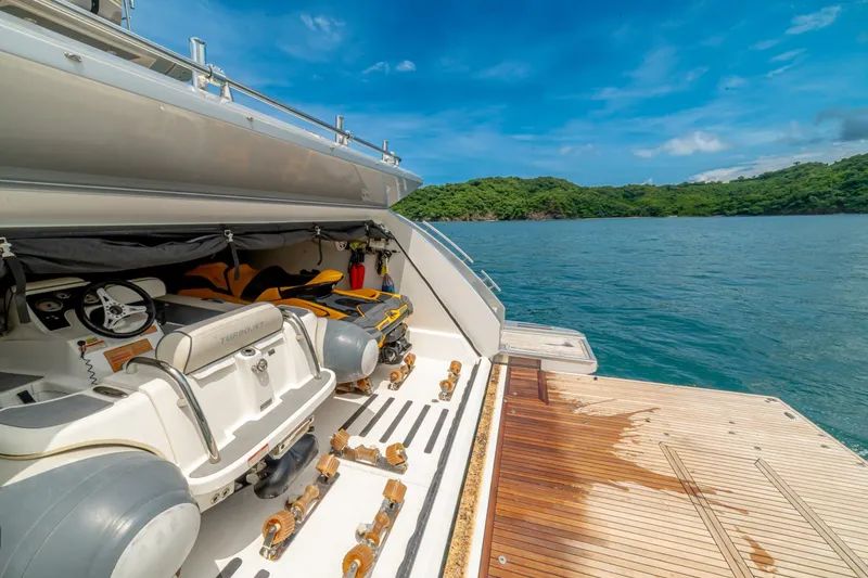 Slide: The Image of Azimut 77S 2017 - 64