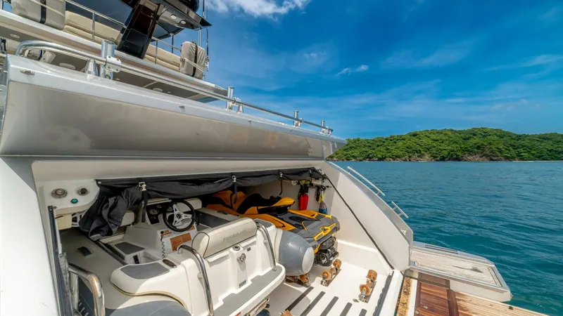 Slide: The Image of Azimut 77S 2017 - 65