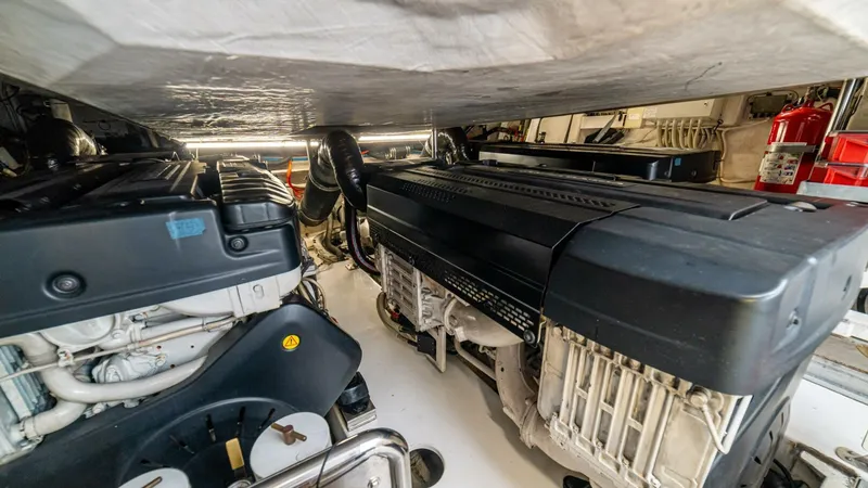 Slide: The Image of Azimut 77S 2017 - 121
