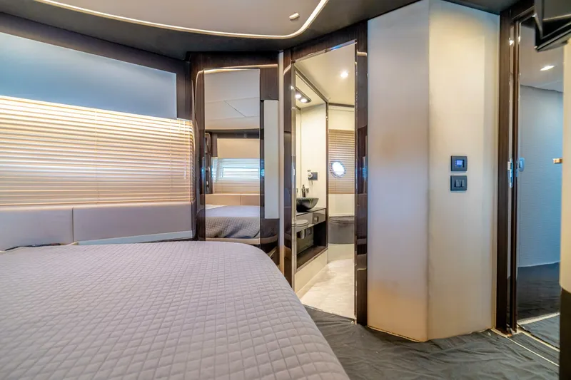 Slide: The Image of Azimut 77S 2017 - 71