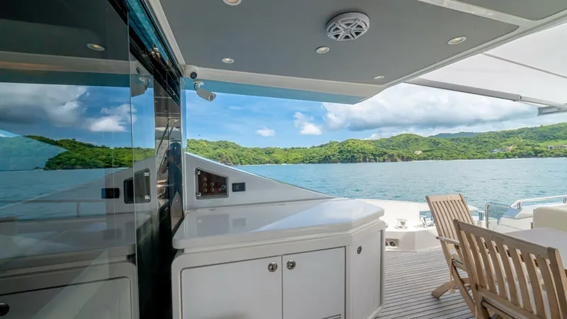 Slide: The Image of Azimut 77S 2017 - 28