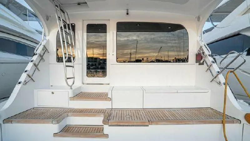 Slide: The Image of Hatteras 77 Enclosed Bridge 2008 - 26