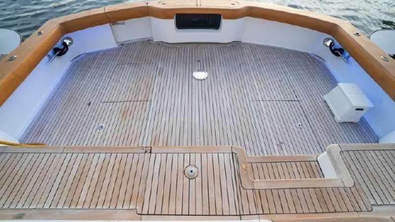 Slide: The Image of Hatteras 77 Enclosed Bridge 2008 - 25