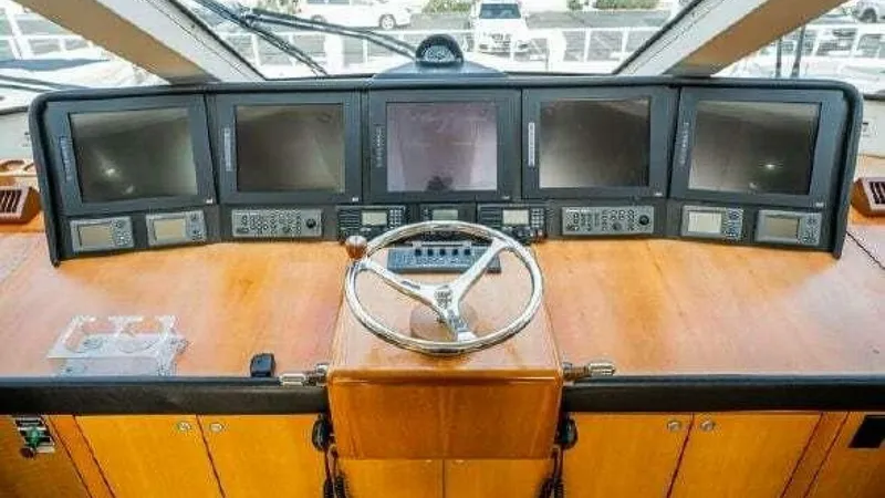 Slide: The Image of Hatteras 77 Enclosed Bridge 2008 - 1