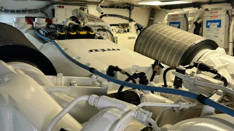 Slide: The Image of Hatteras 77 Enclosed Bridge 2008 - 29