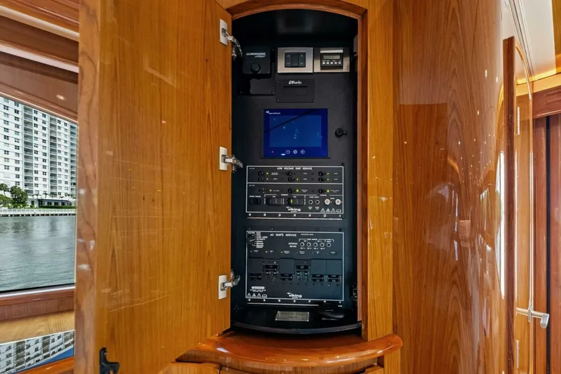 Slide: The Image of Viking 82 Convertible 2012 - 17
