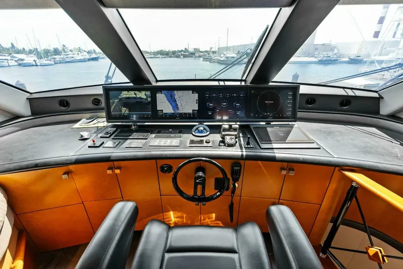 Slide: The Image of Lazzara Yachts 84 Skylounge 2006 - 16