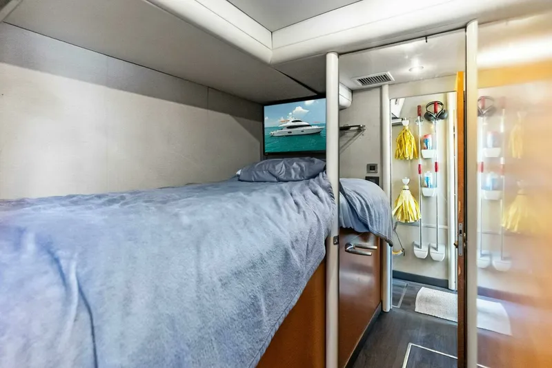 Slide: The Image of Lazzara Yachts 84 Skylounge 2006 - 74