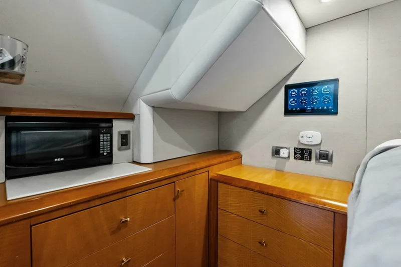 Slide: The Image of Lazzara Yachts 84 Skylounge 2006 - 75