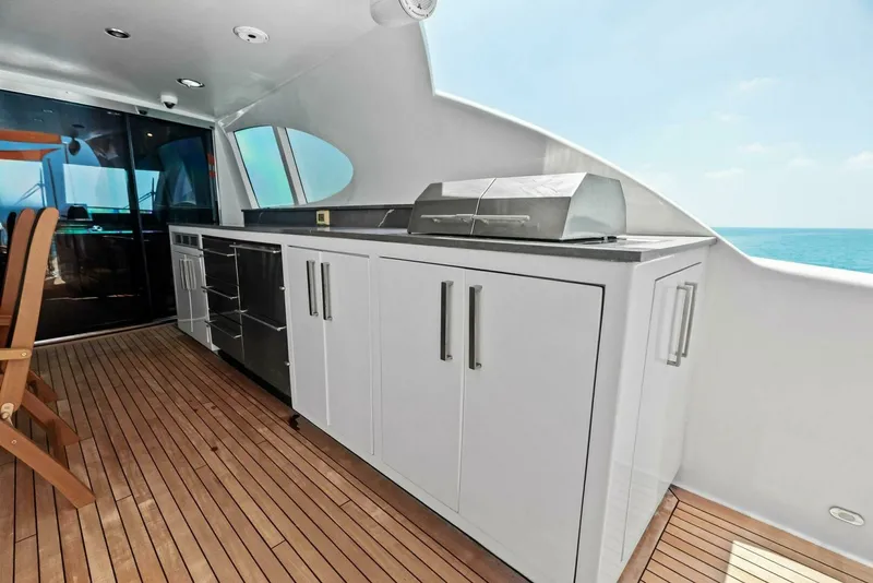 Slide: The Image of Lazzara Yachts 84 Skylounge 2006 - 37