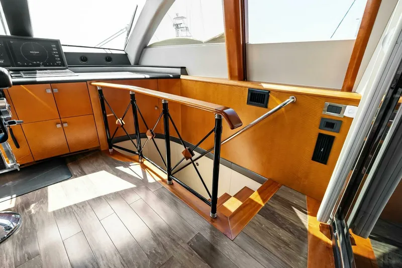 Slide: The Image of Lazzara Yachts 84 Skylounge 2006 - 21