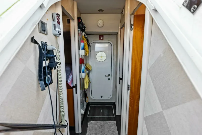Slide: The Image of Lazzara Yachts 84 Skylounge 2006 - 78
