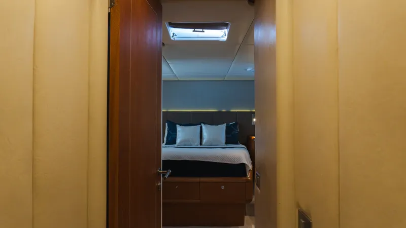 Slide: The Image of Oceanfast 87 Enclosed Bridge Sportfish 1996 - 12