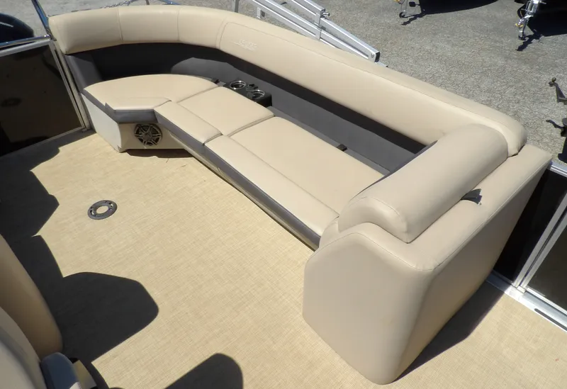 Slide: The Image of Harris 230 Cruiser 2025 - 11
