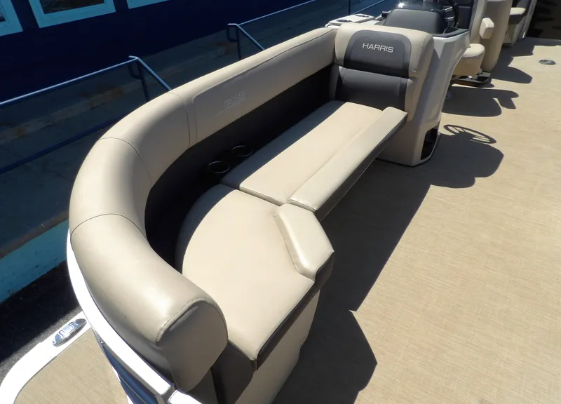 Slide: The Image of Harris 230 Cruiser 2025 - 7