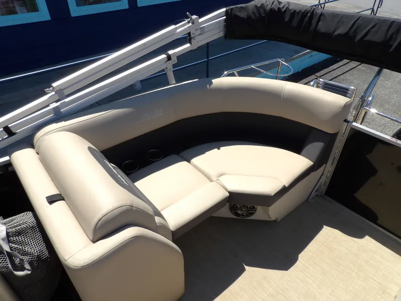 Slide: The Image of Harris 230 Cruiser 2025 - 12