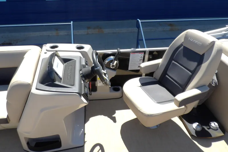 Slide: The Image of Harris 230 Cruiser 2025 - 9