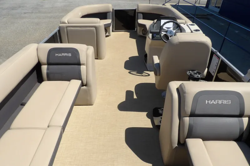 Slide: The Image of Harris 230 Cruiser 2025 - 14