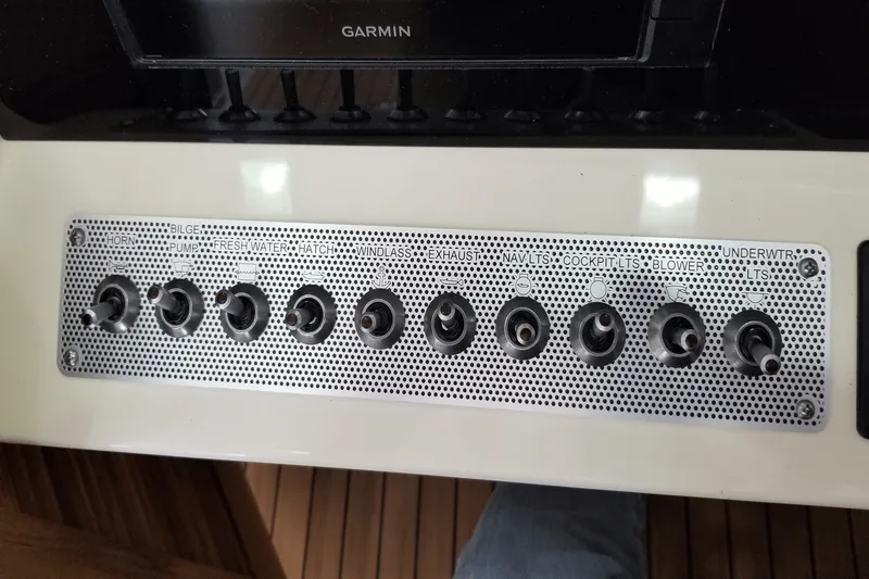 Slide: The Image of Chris-Craft 34 CORSAIR 2021 - 23