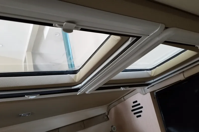 Slide: The Image of Chris-Craft 34 CORSAIR 2021 - 29