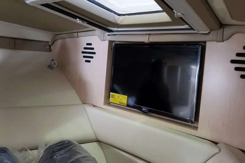 Slide: The Image of Chris-Craft 34 CORSAIR 2021 - 30