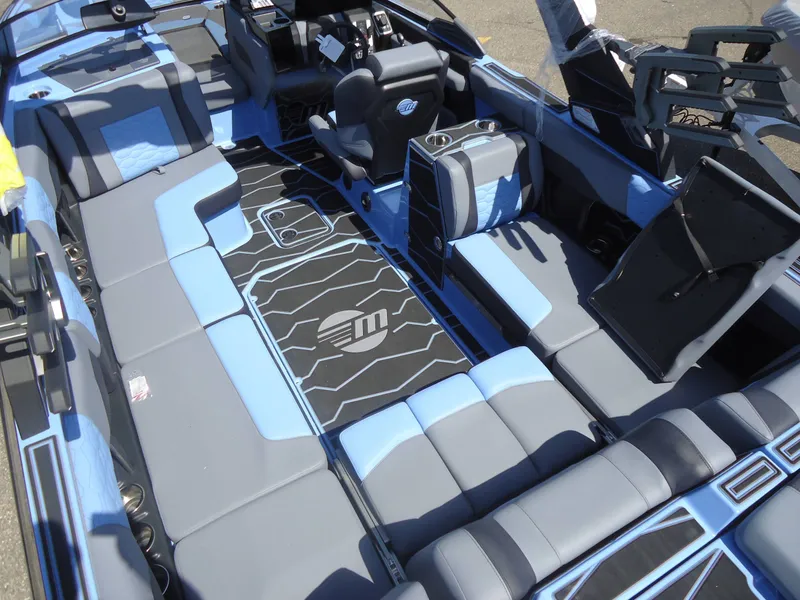 Slide: The Image of Malibu Boats 24 MXZ 2026 - 12