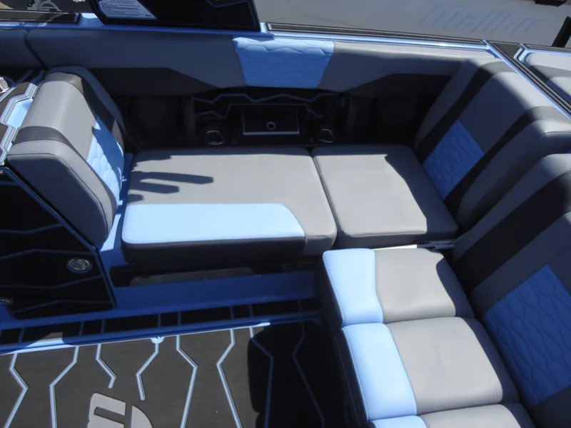 Slide: The Image of Malibu Boats 24 MXZ 2026 - 4