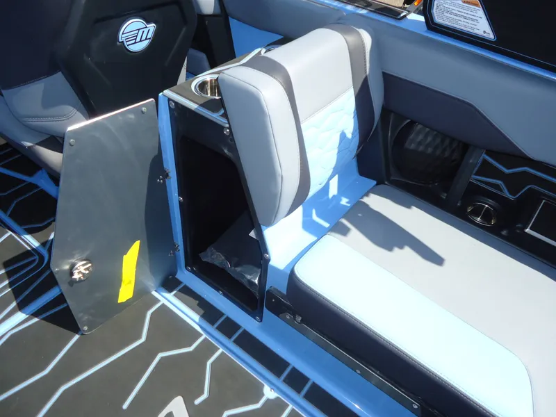 Slide: The Image of Malibu Boats 24 MXZ 2026 - 10