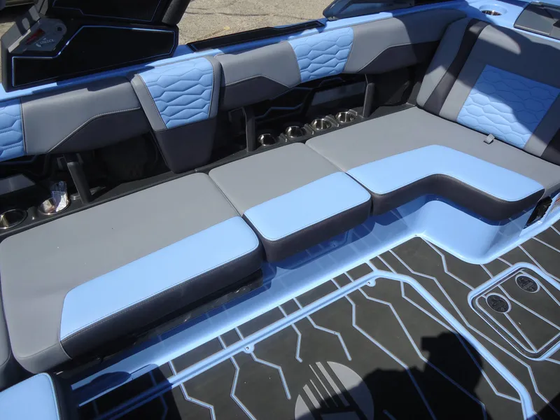 Slide: The Image of Malibu Boats 24 MXZ 2026 - 6