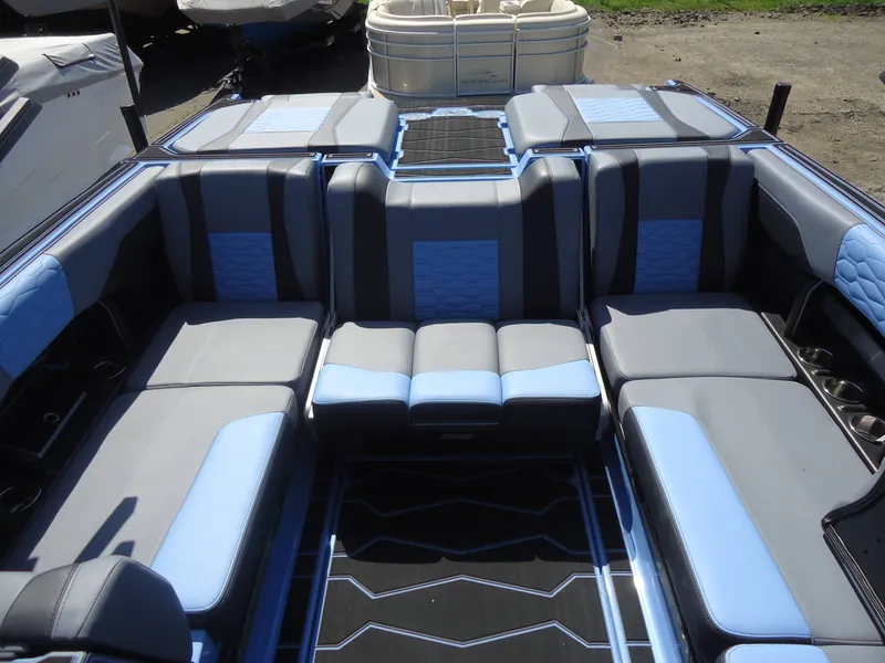 Slide: The Image of Malibu Boats 24 MXZ 2026 - 11