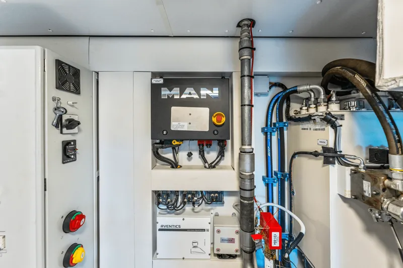 Slide: The Image of Azimut MAGELLANO 25 METRI 2023 - 101