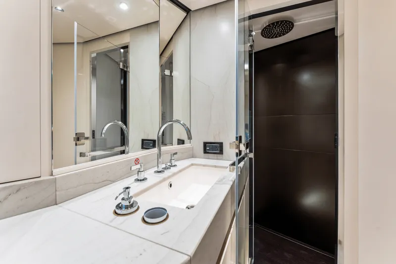 Slide: The Image of Azimut MAGELLANO 25 METRI 2023 - 21